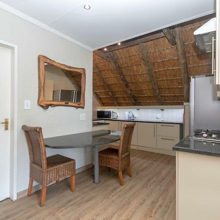 50 On Shepherd Boutique Guest House Sandton Exteriör bild