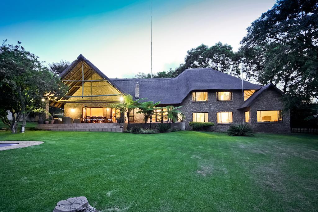 50 On Shepherd Boutique Guest House Sandton Exteriör bild