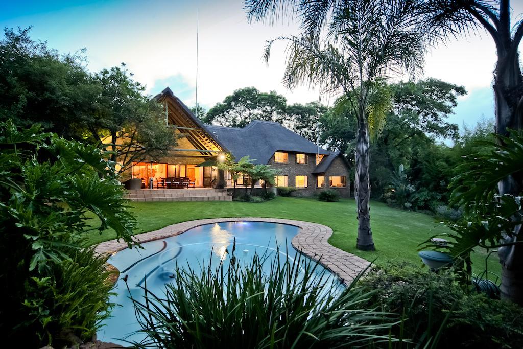 50 On Shepherd Boutique Guest House Sandton Exteriör bild