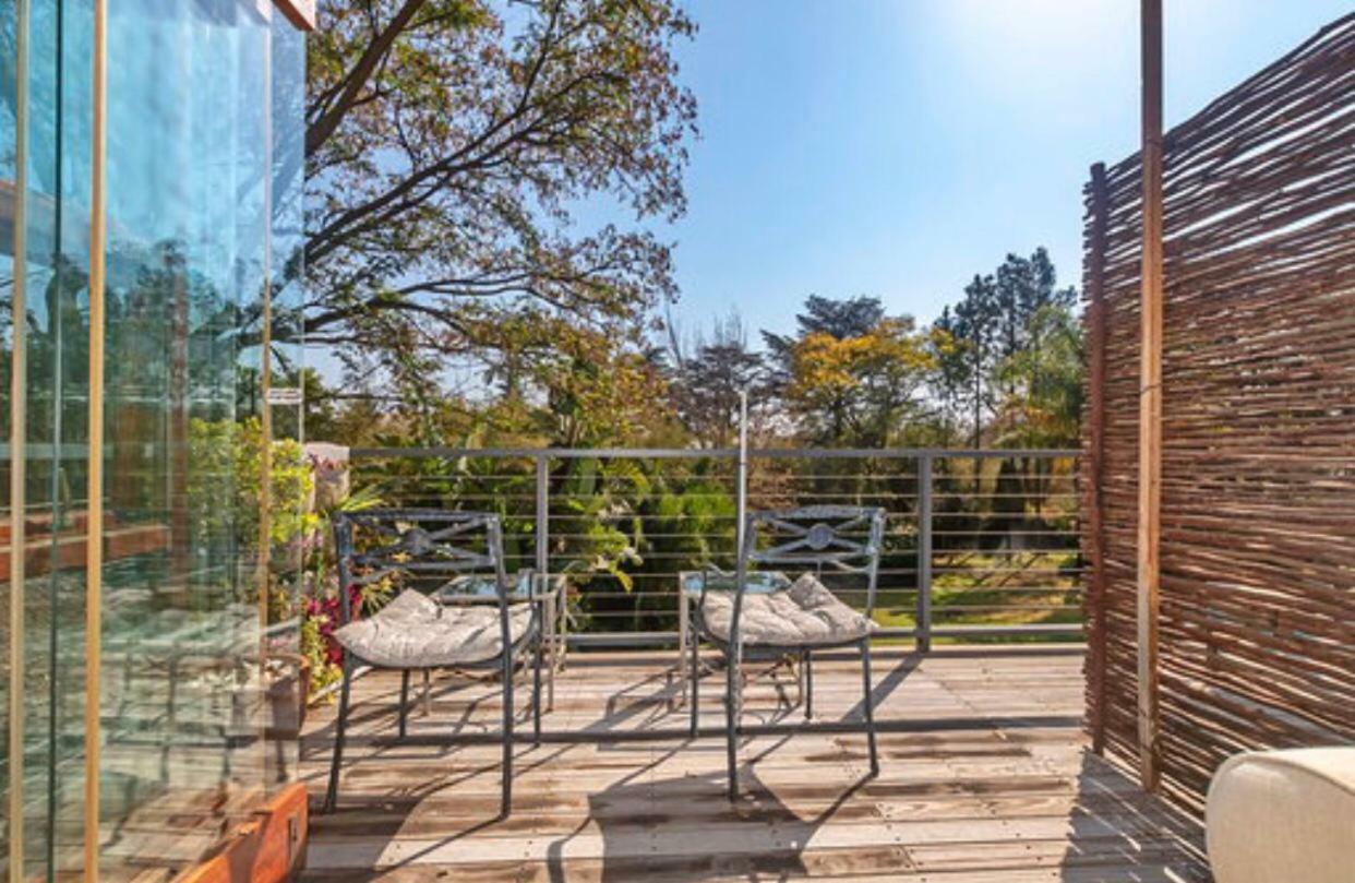 50 On Shepherd Boutique Guest House Sandton Exteriör bild
