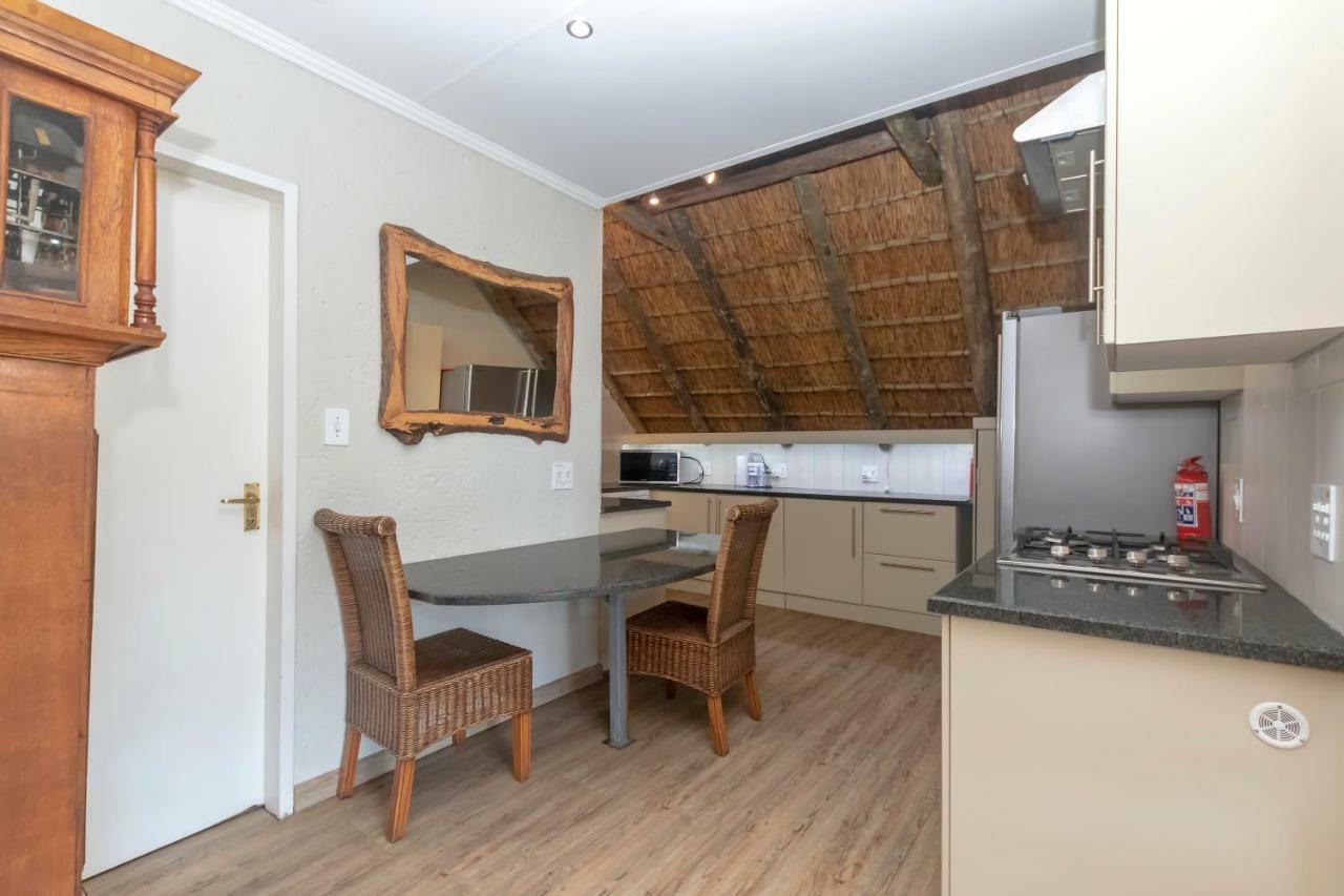 50 On Shepherd Boutique Guest House Sandton Exteriör bild