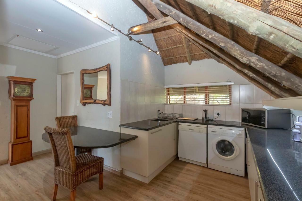 50 On Shepherd Boutique Guest House Sandton Exteriör bild